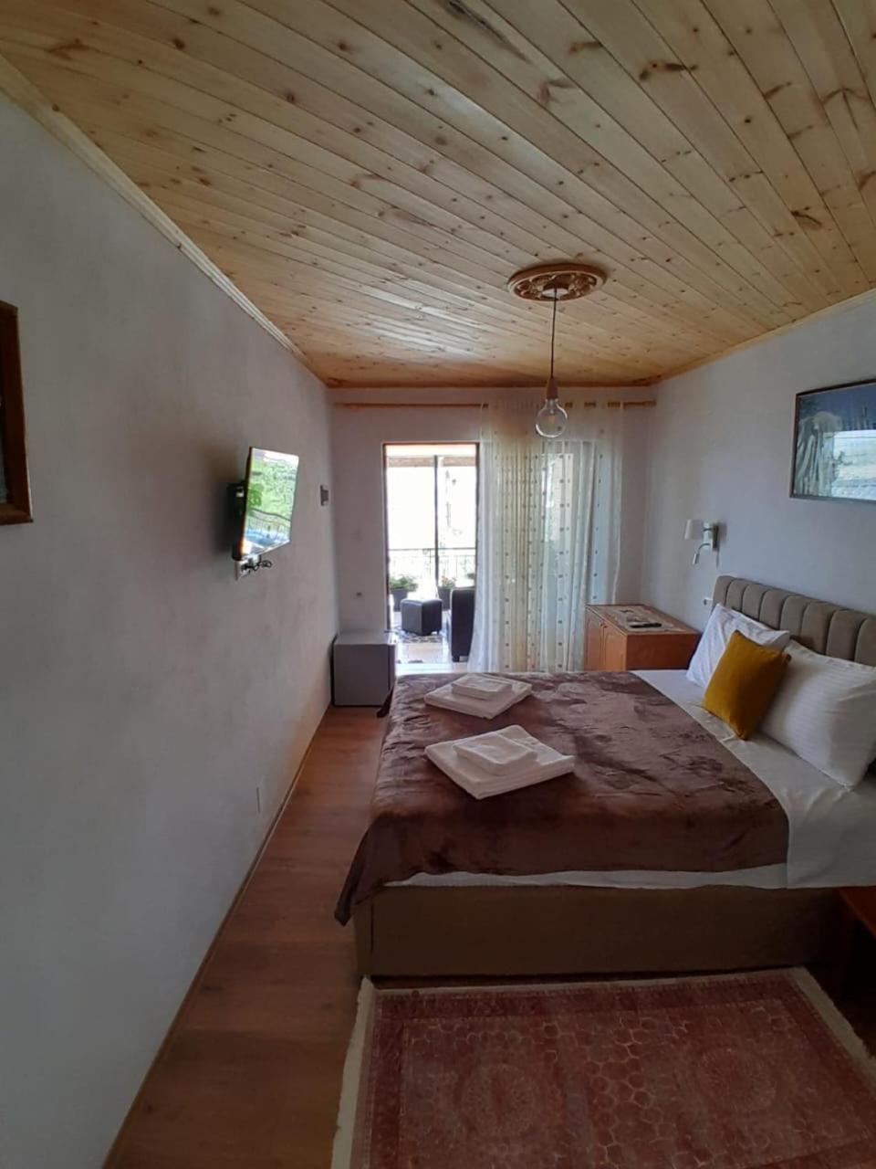 Guest House Ejona Gjirokastër Exteriör bild