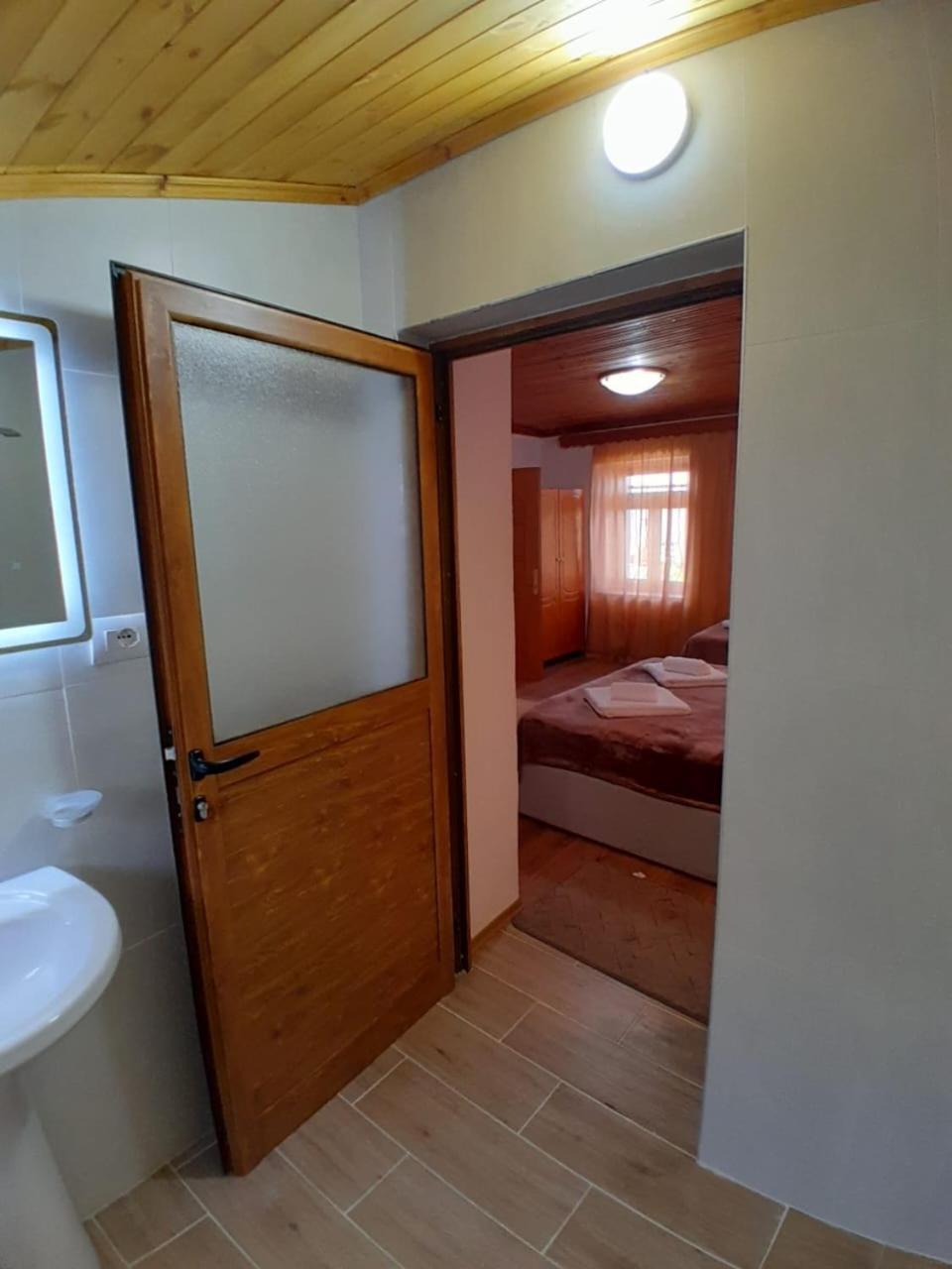 Guest House Ejona Gjirokastër Exteriör bild
