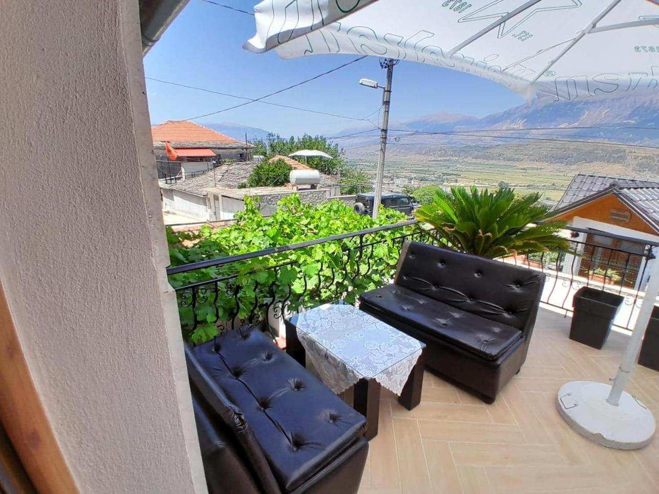 Guest House Ejona Gjirokastër Exteriör bild
